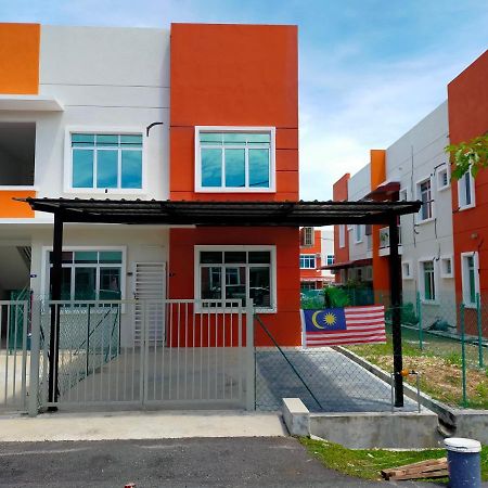 Zaara Homestay Krubong Alor Gajah Ayer Keroh Melaka 外观 照片