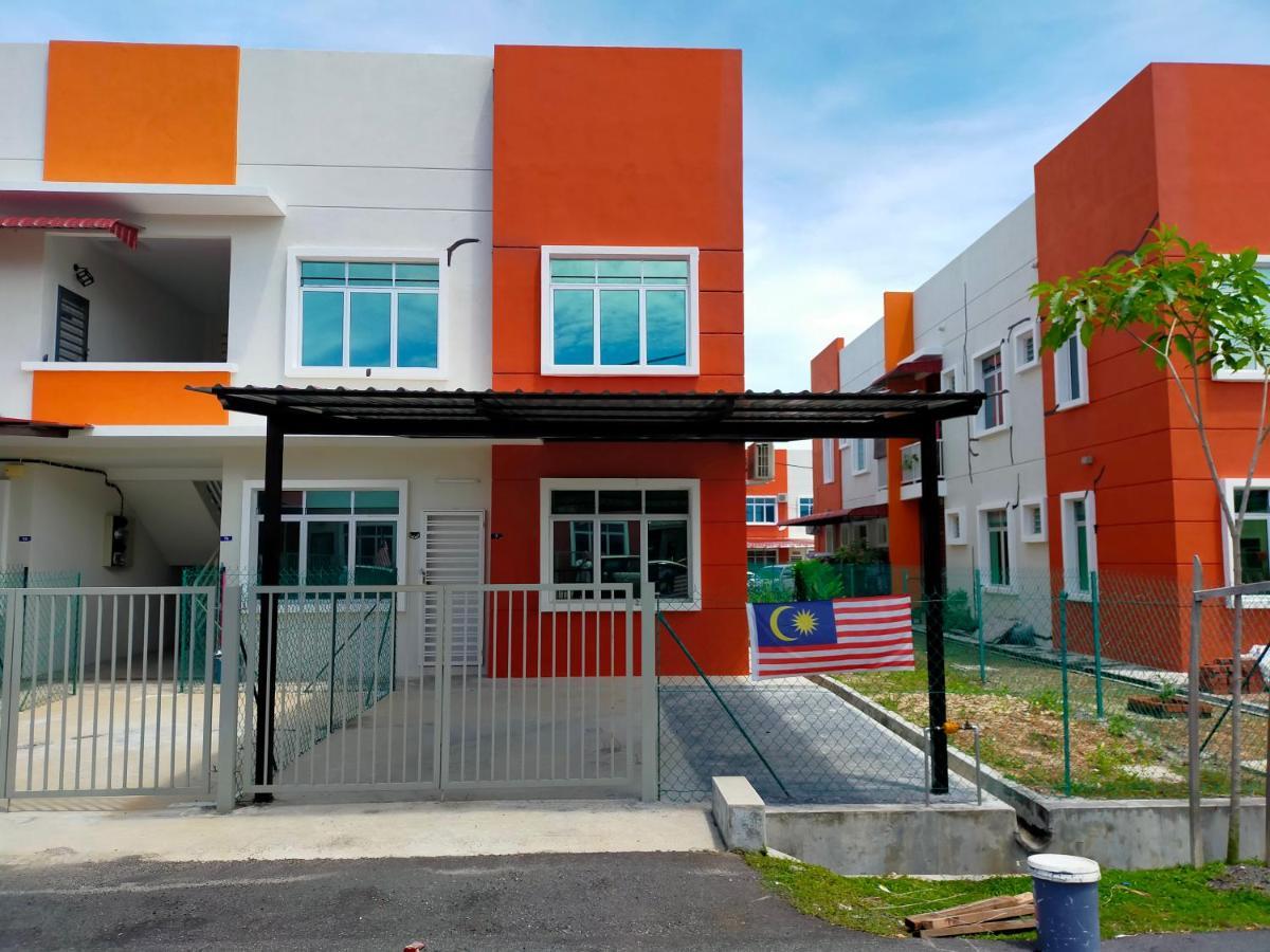 Zaara Homestay Krubong Alor Gajah Ayer Keroh Melaka 外观 照片